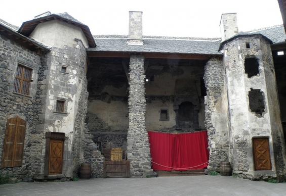 france chateau building