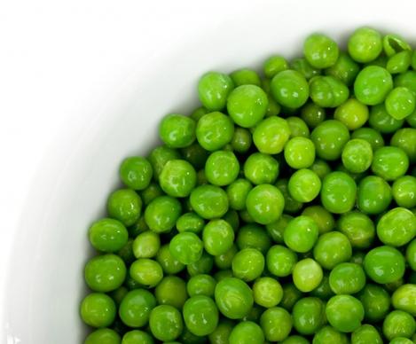green peas in bowl