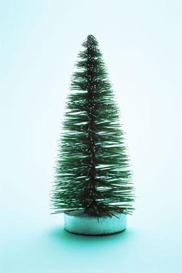 green simple christmas tree