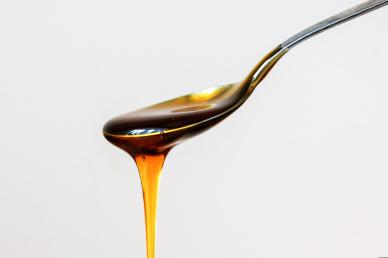 honey backdrop picture dynamic closeup spoon droplet