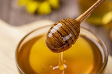 honey product backdrop picture dynamic closeup droplet