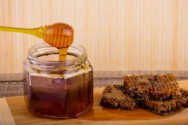 honey product backdrop picture dynmic drop jar honeycomb