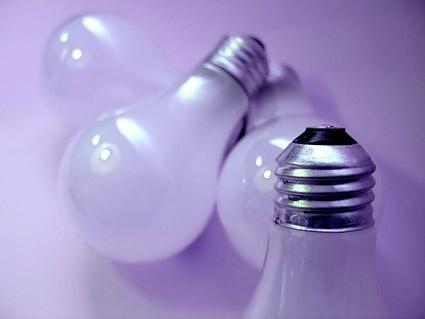 incandescent light bulb picture