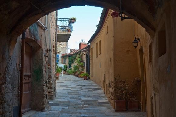italy town alley