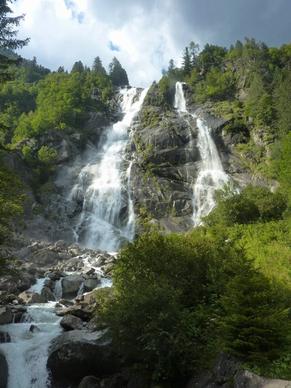 italy waterfalls cascade