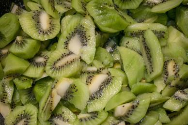 kiwi fruit picture realistic modern