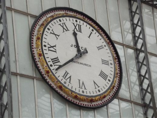 liverpool lime street station clock