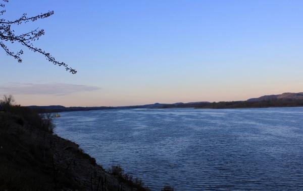 looking upstream at the mississippi in iowa