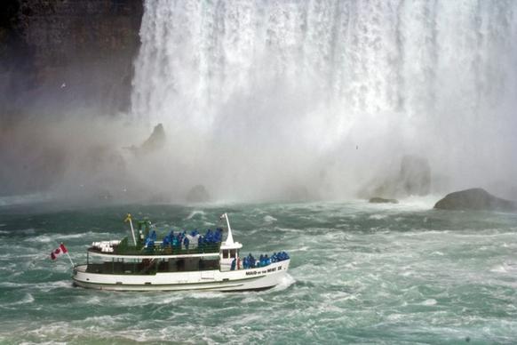 maid of the mist entering the falls