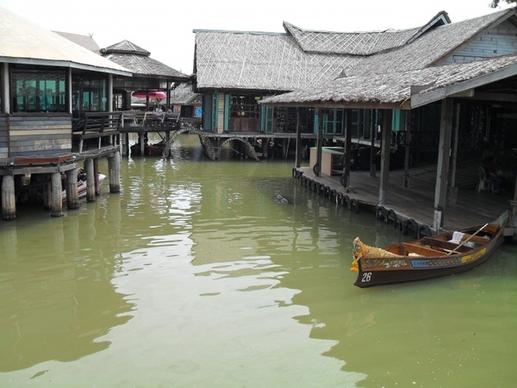 market floating asia