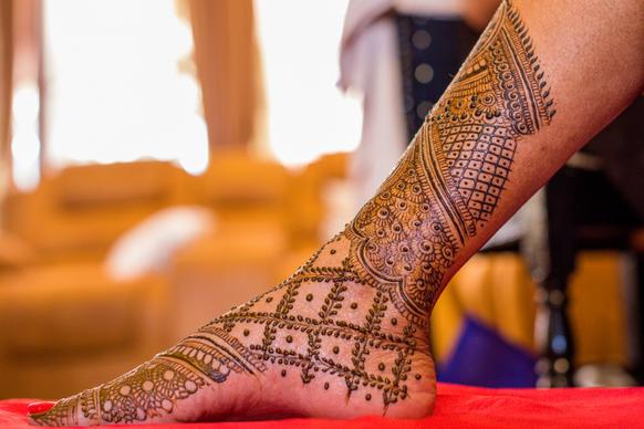 mehndi design art picture decorated leg closeup