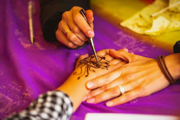 mehndi design picture dynamic decorating hands