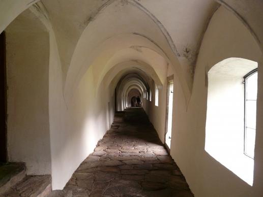 monastery cloister gang