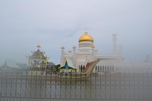 mosque golden brunei
