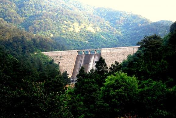 mountain dam 2