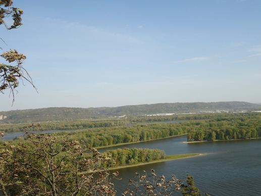 multiple mississippi river branches at effigy mounds iowa