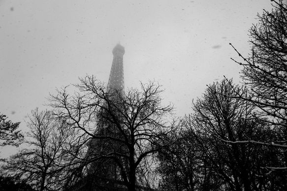 paris eiffel tower in the snow
