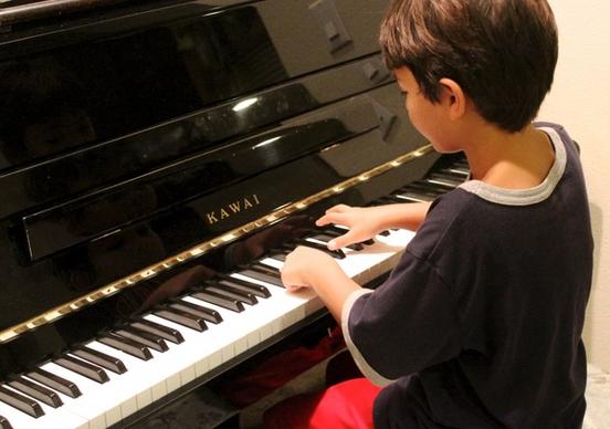 piano boy playing