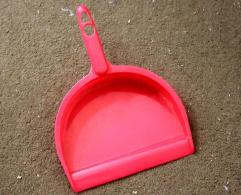 plastic dustpan