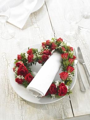 plate on the heartshaped wreath hd picture