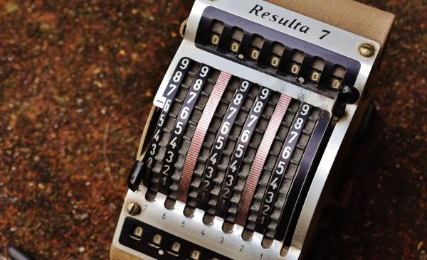 closeup of vintage resulta 7 abacus