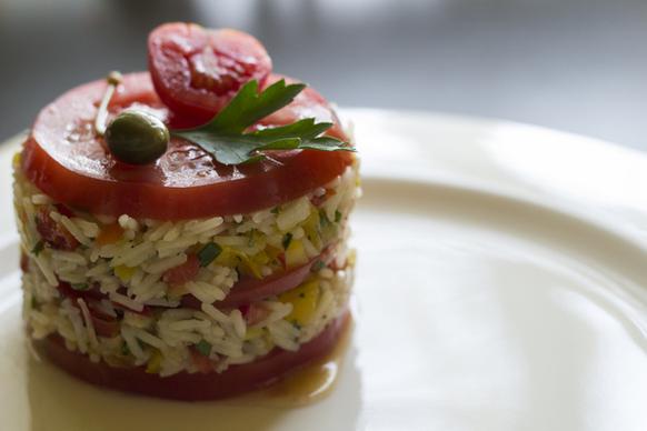 rice tower with tomatoes