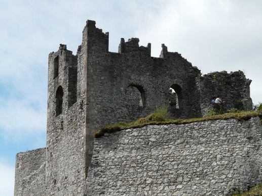 ruin castle battlements