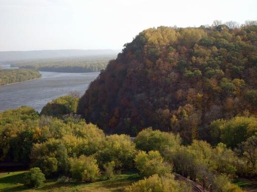 scenic view of mississippi at effigy mounds iowa