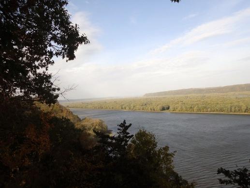 scenic view of river at effigy mounds iowa