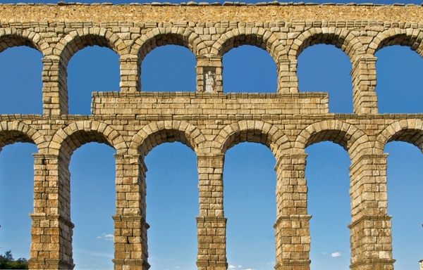segovia spain roman aqueduct