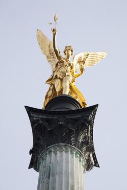statue angel gold