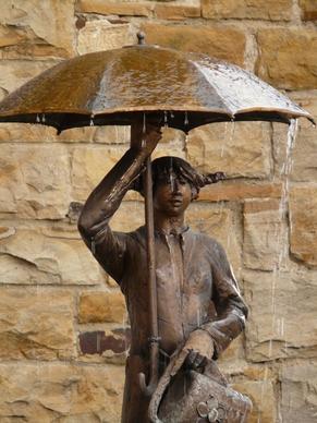 statue bronze umbrella