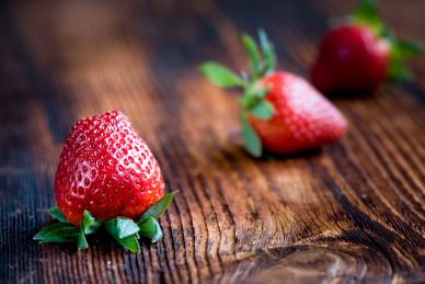 strawberries backdrop picture classical realistic closeup