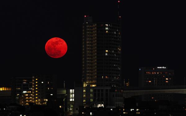 super red moon