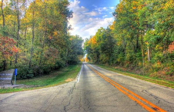 the road at apple river canyon state park illinois