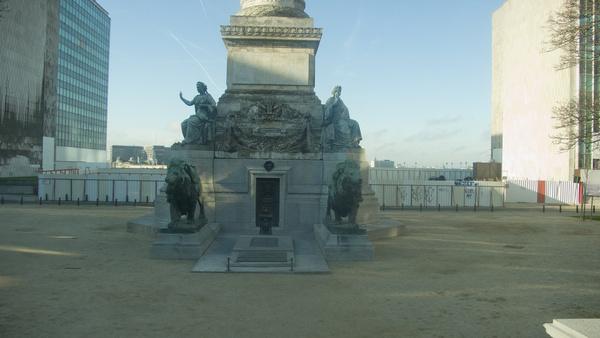 the tomb of the unknown soldier at the foot of the congress column in brussels
