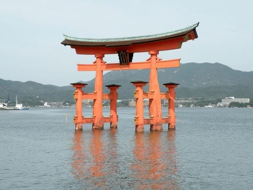 torii itsukushima miyajima