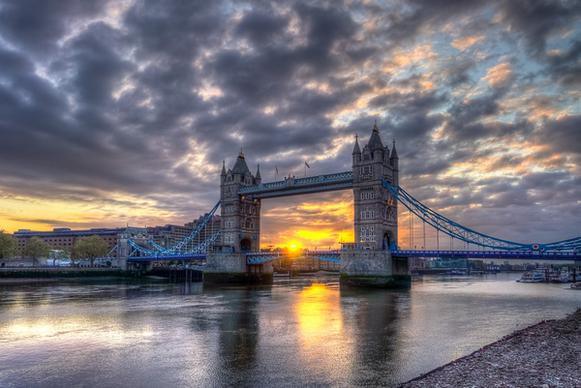 tower bridge sunrise