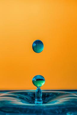 water droplets movement picture elegant dynamic circles closeup 