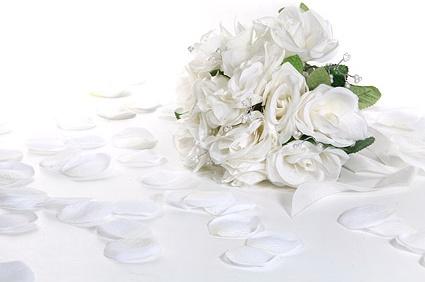 white rose petals and bouquets picture