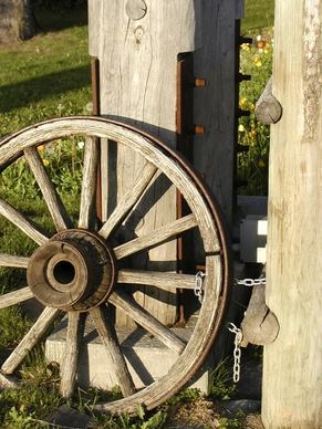 wood wagon wheel