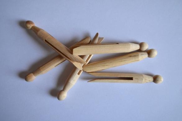wooden clothespegs