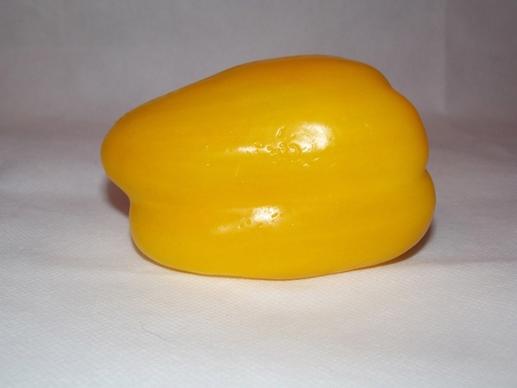 yellow bell pepper 03